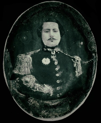 Daguerreótipo de Francisco Solano López jovem, em uniforme militar com dragonas e condecorações
